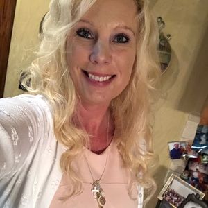 Meet your Posher, Deborah